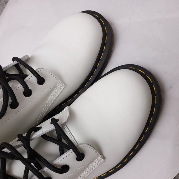 Doc dr Martens Air Wair 101 YS White Smooth Leather Boots Women's Size 9.5 or 10 - Picture 6 of 8